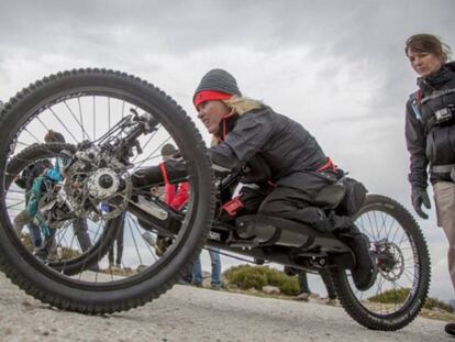 Roban una bicicleta única a la medallista paralímpica Gema Hassen-Bey durante el Orgullo