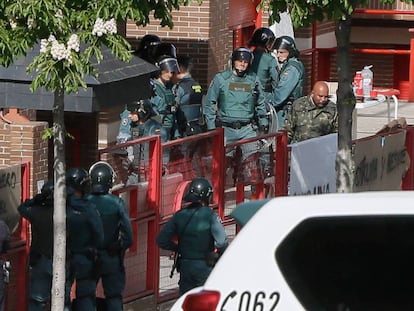 Guardias civiles, durante una detención en la Comunidad de Madrid. Kike Para