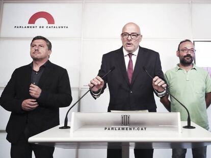 Oriol Junqueras y Carles Puigdemont. En vídeo, Junts pel Si y la CUP presentan la ley de ruptura.