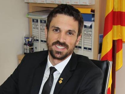 Dante Pérez, alcalde de Gimenells. En vídeo, la alcaldía y su decisión sobre el referéndum.