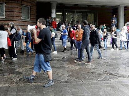 Un voluntario avisa de una posible intervención policial en Colegio Collaso i Gil de Barcelona el 1 de octubre.