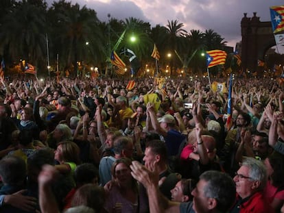 Concentración en el paseo Lluís Companys durante la intervención de Carles Puigdemont.