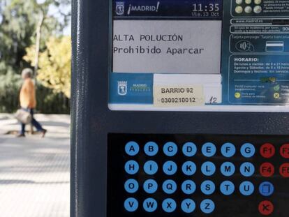 Prohibición de aparcamiento en la almendra central al aplicarse el nivel 2 por alta contaminación.