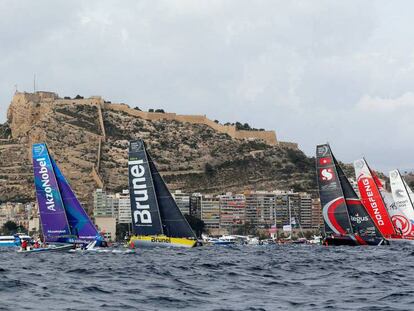 Las veleros durante la primera etapa de la Volvo Ocean Race desde Alicante.