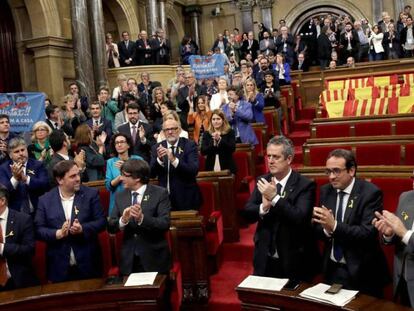 El Govern y los diputados de JxSí y la CUP en el Parlament catalán.