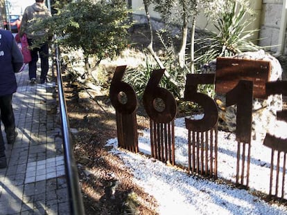 Monumento de recuerdo al 66513 en la calle Mayor de Brea de Tajo.