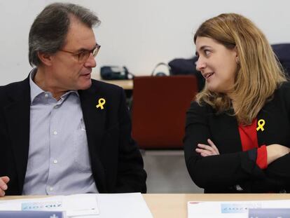 Artur Mas y Marta Pascal durante el “consell nacional” en la sede del PDeCAT.