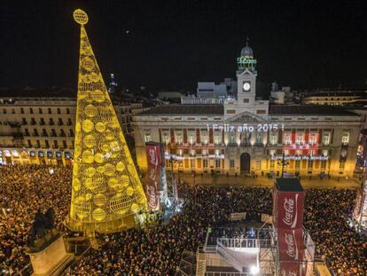 Campanas en la Puerta del Sol, en la Nochevieja de 2015.