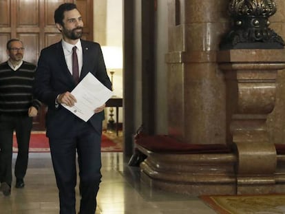 FOTO: El presidente del Parlament de Cataluña, Roger Torrent. / VÍDEO: Sáenz de Santamaría anuncia la decisión del Gobierno.