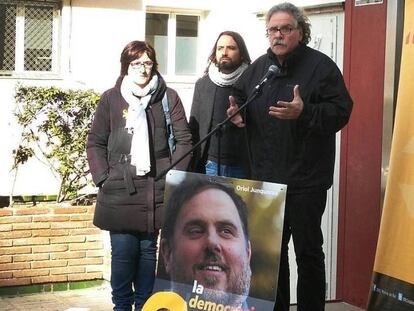 Joan Tardà, en un acto celebrado el sábado en Molins de Rei (Barcelona) / Vídeo: Puigdemont participa por videoconferencia en un acto organizado por ANC y Òmnium en Reus.