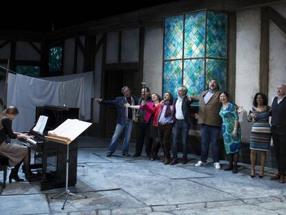 El elenco de 'Falstaff', de Verdi, en su presentación en el Teatro Maestranza de Sevilla.