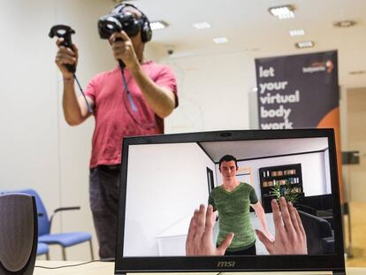 Simulacro de una prueba de realidad virtual realizada por investigadores del IDIBAPS a hombres condenados por violencia de género