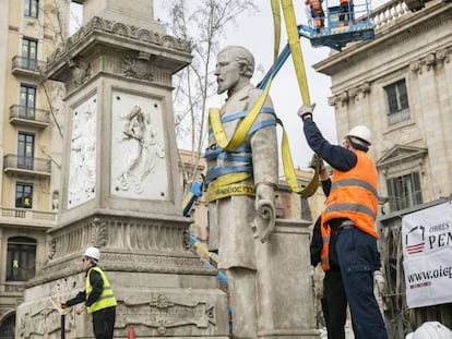 El Ayuntamiento de Ada Colau retira la estatua de Antonio López.