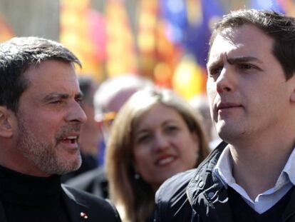 Manuel Valls y Albert Rivera, juntos en Barcelona en la manifestación organizada por Societat Civil Catalana.