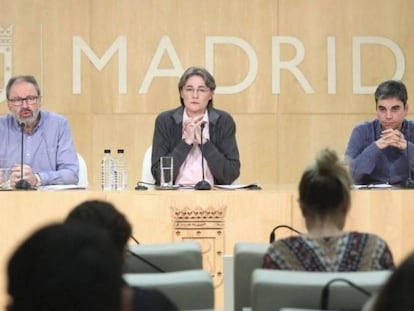 Javier Barbero, Higueras y Jorge García Castaño, en rueda de prensa tras la muerte de un mantero.