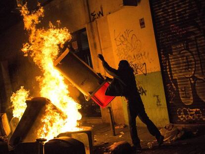 Una de las barricadas que se formó en el barrio de Lavapiés.