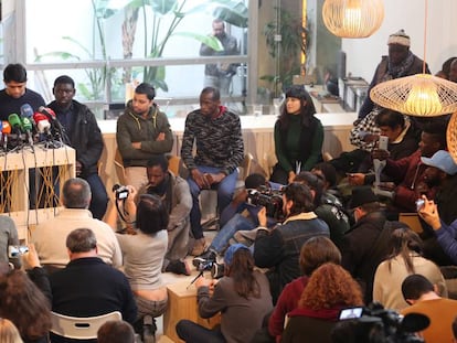 Rueda de prensa del colectivo de manteros y lateros de Madrid.