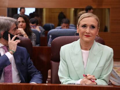 Cristina Cifuentes, este jueves en la Asamblea de Madrid. En vídeo, las explicaciones de Cifuentes sobre sus notas.