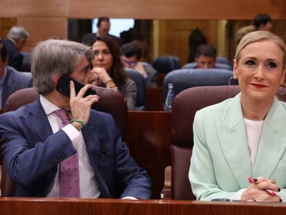 Cristina Cifuentes, este jueves en la Asamblea de Madrid. En vídeo, las explicaciones de Cifuentes sobre sus notas.