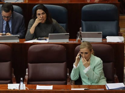 Cristina Cifuentes, este jueves en el pleno de la Asamblea de Madrid.