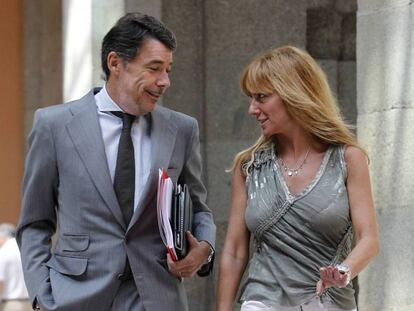 Isabel Gallego, en 2012 con Ignacio González.