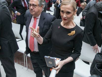 Cristina Cifuentes durante la entrega de los premios de la AVT.