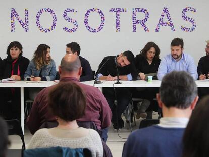 Reunión del Consejo Ciudadano de Podemos de Madrid, liderada por Ramón Espinar. En vídeo, declaraciones de Íñigo Errejón y de Pablo Iglesias.