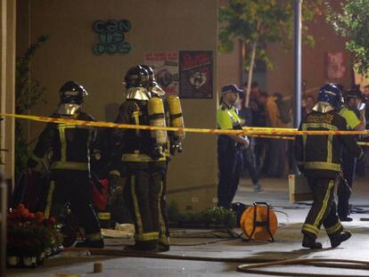 Los Bomberos, en el edificio.