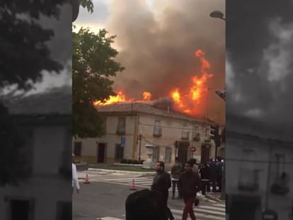 Espectacular incendio en el palacio de los duques de Osuna de Aranjuez