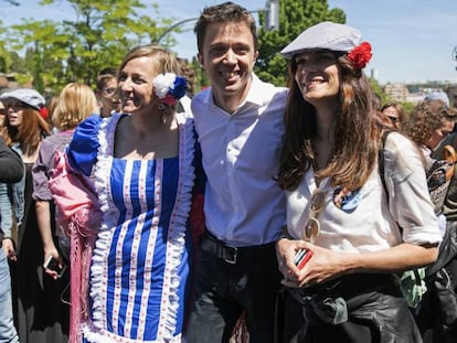 FOTO: Desde la izquierda, Tania Sánchez, Íñigo Errejón y Clara Serra, ayer en la pradera de San Isidro. / VÍDEO: Declaraciones de Lorena Ruiz-Huerta sobre las primarias en la pradera, este martes.