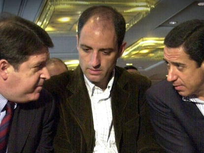 José Luis Olivas, Francisco Camps y Eduardo Zaplana en un acto del PP en 2003.