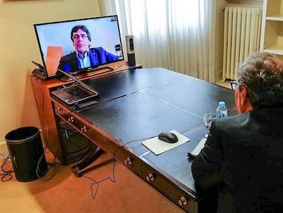 Torra y Artadi atienden al expresidente Puigdemont, retenido en Alemania, el pasado día 30. En vídeo, declaraciones de Quim Torra en un acto del Círculo de Economía de Sitges.