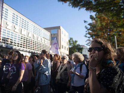 Protesta feminista, el lunes, frente a la sala Razzmatazz.