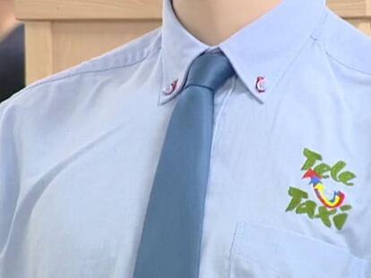 Camisa celeste del uniforme de Tele Taxi Madrid.