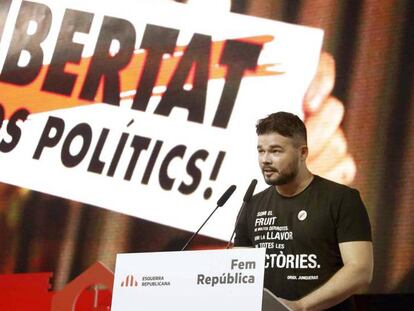 Rufián leyendo la carta de Junqueras en L'Hospitalet.