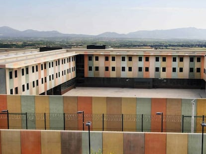 La prisión de Puig de les Basses, en Figueres, adonde irán Carme Forcadell y Dolors Bassa.