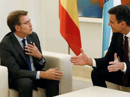 El presidente del Gobierno Pedro Sánchez, durante su encuentro con el presidente de la Xunta, Alberto Núñez Feijóo en el Palacio de la Moncloa.