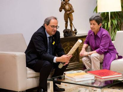 El presidente catalán, Quim Torra, y la delegada del Gobierno, Teresa Cunillera, en el Palau.