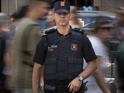 David Rigat, sargento de los Mossos, en La Rambla.