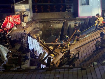 La estructura de madera hundida en Vigo durante O Marisquiño.