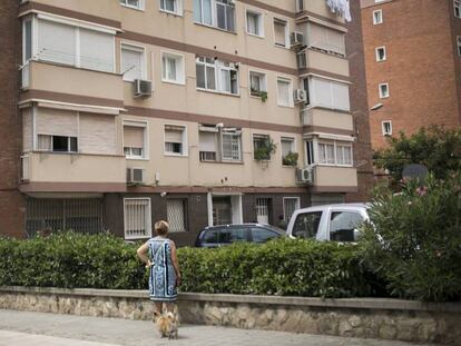 Bloque de pisos en Cornellà donde vivía Abdelouahab Taib.