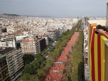Fotografia: Imatge de la manifestació de la Diada. / Vídeo: Senyal en directe de la marxa per l'Avinguda Diagonal de Barcelona.