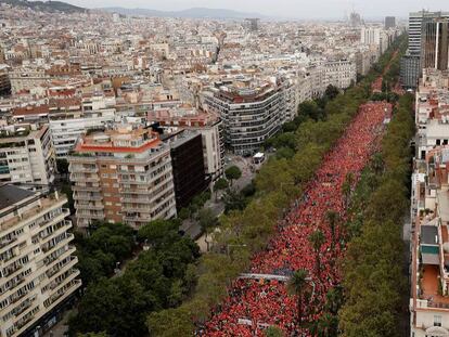 Imagen de la manifestación de la Diada. CARLES RIBAS / EL PAÍS VÍDEO