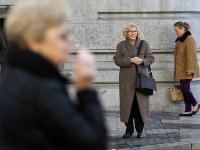 Manuela Carmena en el paseo de Recoletos este viernes.