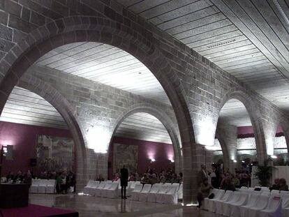 FOTO: Sala gótica de la Llotja de Mar. / VÍDEO: Fragmento de la entrevista de Elsa Artadi en Onda Cero, este jueves.