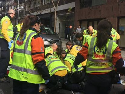 Herido muy grave un hombre de 80 años tras ser atropellado por una moto.