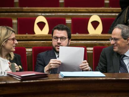 Elsa Artadi, Pere Aragonès y Quim Torra, en el Parlament. En vídeo, declaraciones de Elsa Artadi.
