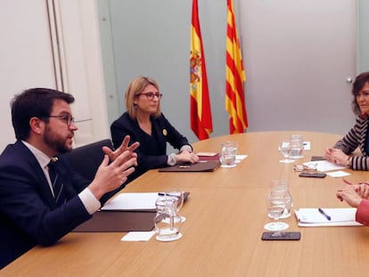 FOTO: Pere Aragonès y Elsa Artadi (i), con Meritxell Batet y Carmen Calvo. VÍDEO: Declaraciones de Artadi tras el el Consejo de Ministros.