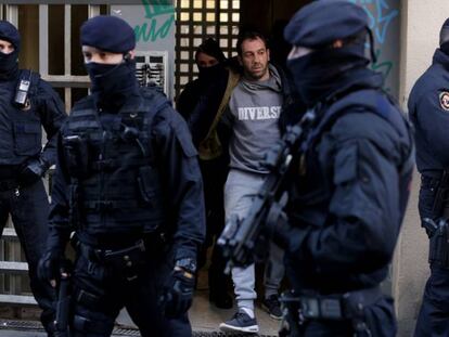 En vídeo, primeras imágenes de la operación antiterrorista organizada por los Mossos en Barcelona e Igualada.