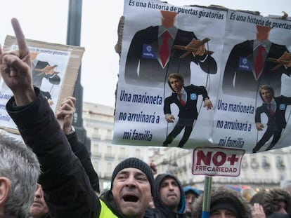 Taxistas protestan en la Puerta del Sol, este miércoles.